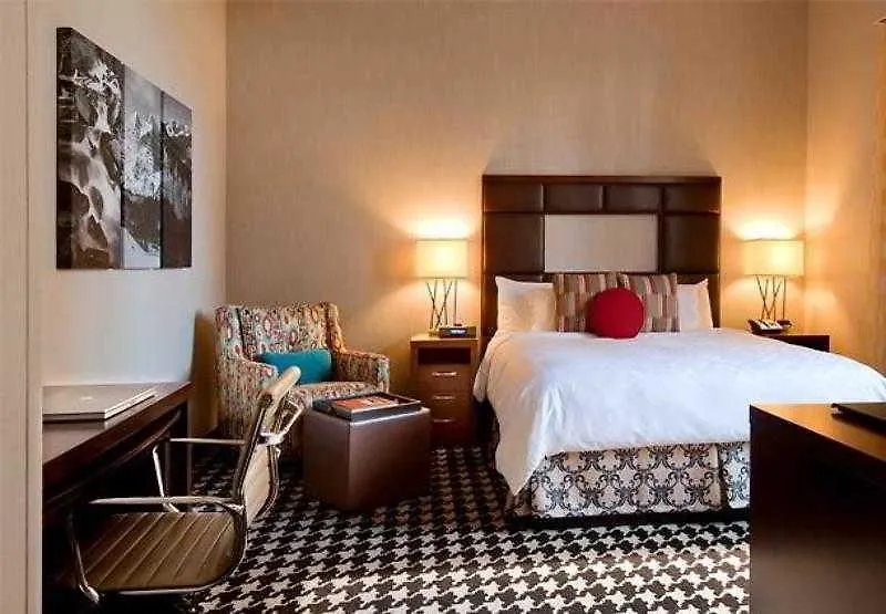 Courtyard By Marriott Denver Downtown